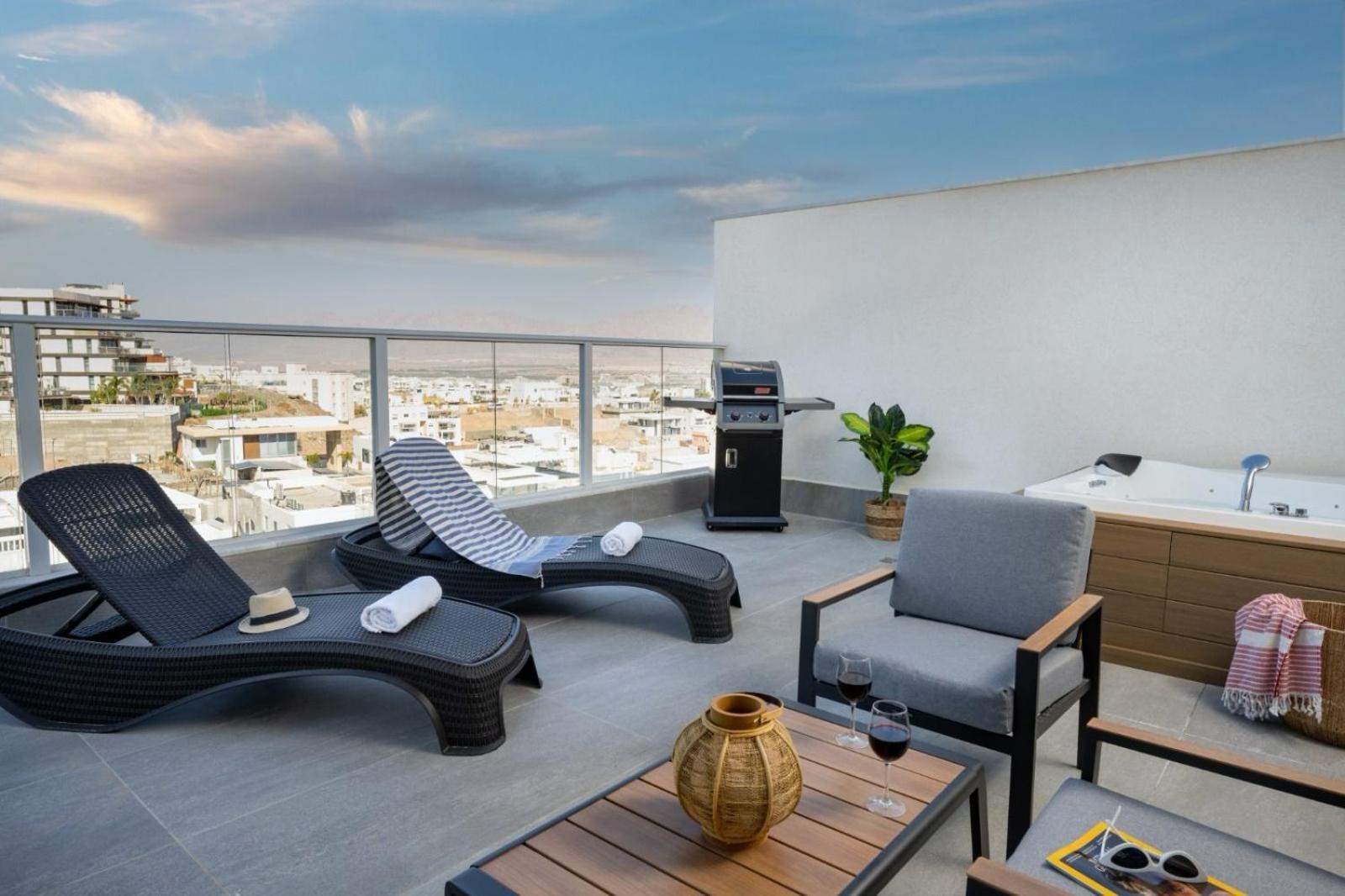 Mountain And Sea View - Penthouse With Private Pool Apartamento Eilat Exterior foto